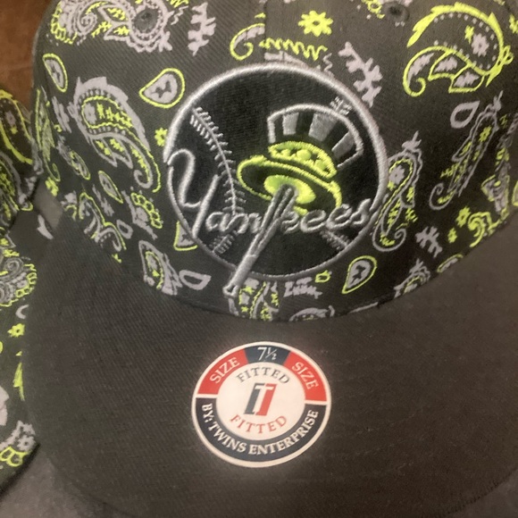 Vintage Fitted Hat. Not found anywhere else!! Brand new dead stock - Picture 3 of 3